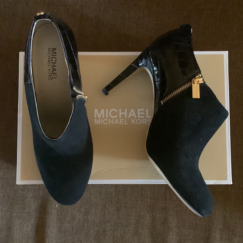 EUC with Box Michael Michael Kors Sammy Ankle Booties Ladies Black Suede/Croco 9